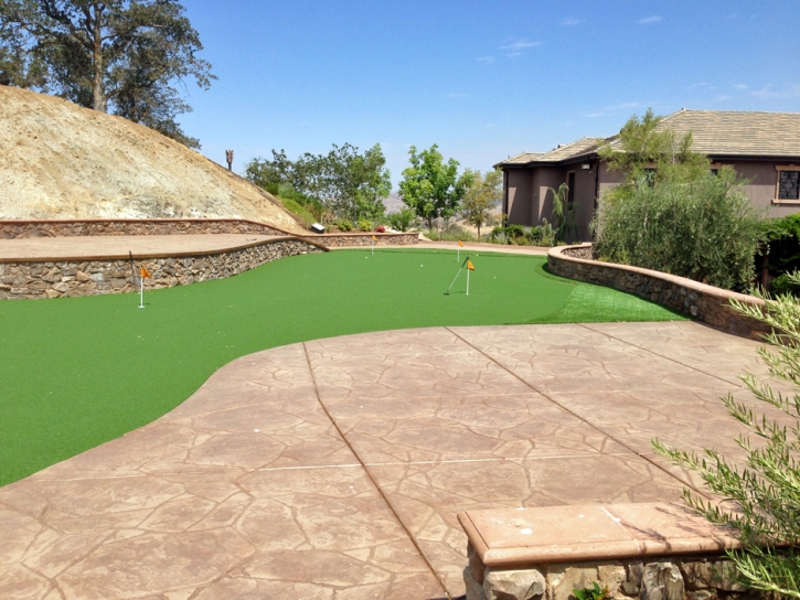Faux Grass Peeples Valley, Arizona Home Putting Green, Backyards